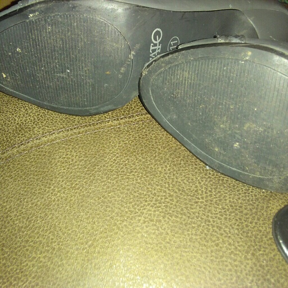 Shoes - Picture 5 of 5